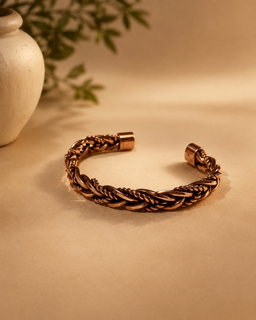 Rubria Imperial Twist Cuff
